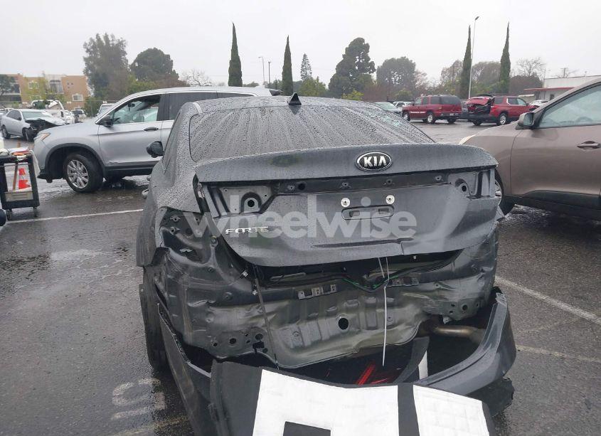 Photo 6 of 2021 Kia Forte LXS (VIN 3KPF24AD7ME376432)