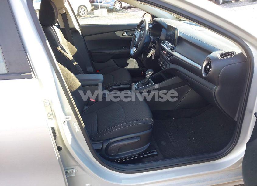 Photo 5 of 2021 Kia Forte LXS (VIN 3KPF24AD7ME386832)