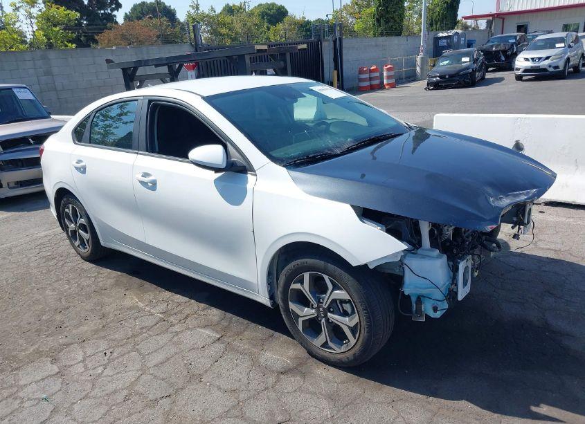 2021 Kia Forte LXS (VIN 3KPF24AD7ME390802) main photo