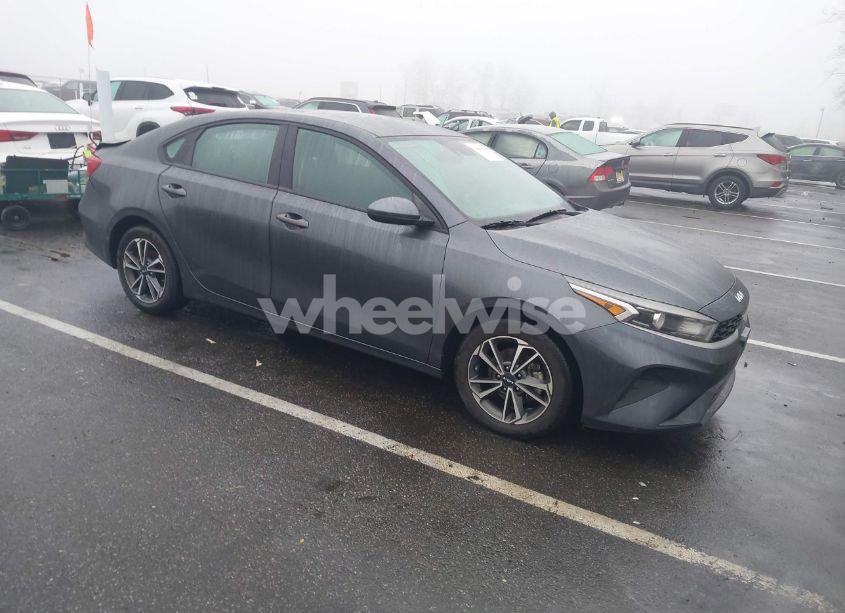2022 Kia Forte LXS (VIN 3KPF24AD7NE431768) main photo