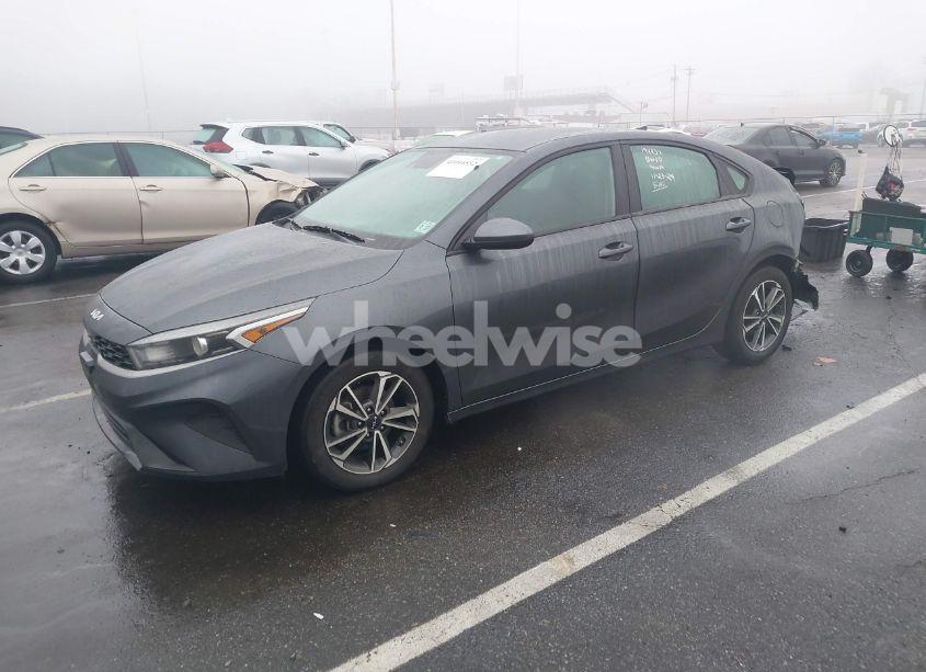 Photo 2 of 2022 Kia Forte LXS (VIN 3KPF24AD7NE431768)
