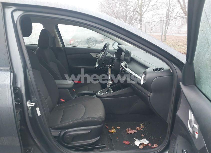 Photo 5 of 2022 Kia Forte LXS (VIN 3KPF24AD7NE431768)