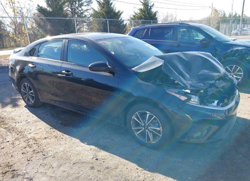 2022 Kia Forte LXS (VIN 3KPF24AD7NE438977) main photo