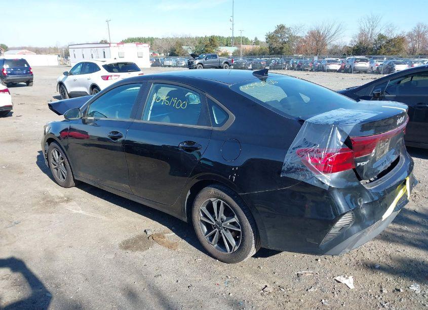 Photo 3 of 2022 Kia Forte LXS (VIN 3KPF24AD7NE438977)