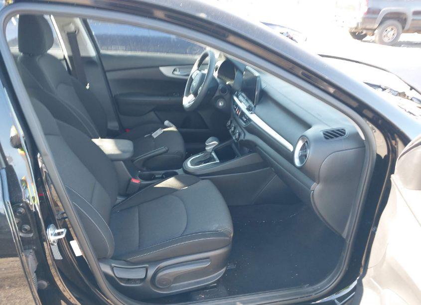 Photo 5 of 2022 Kia Forte LXS (VIN 3KPF24AD7NE438977)