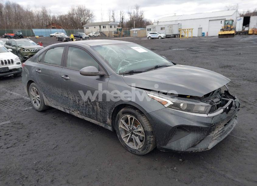 2022 Kia Forte LXS (VIN 3KPF24AD7NE471476) main photo