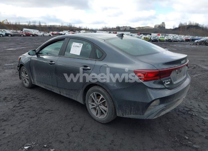 Photo 3 of 2022 Kia Forte LXS (VIN 3KPF24AD7NE471476)