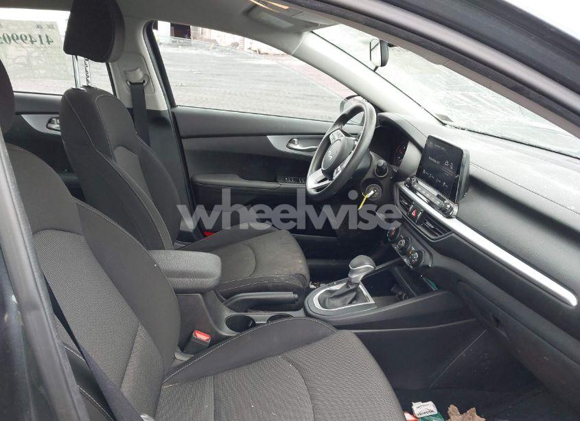 Photo 5 of 2022 Kia Forte LXS (VIN 3KPF24AD7NE471476)