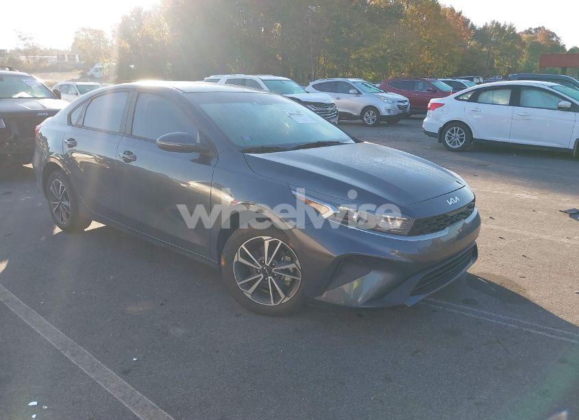 2022 Kia Forte LXS (VIN 3KPF24AD7NE471929) main photo