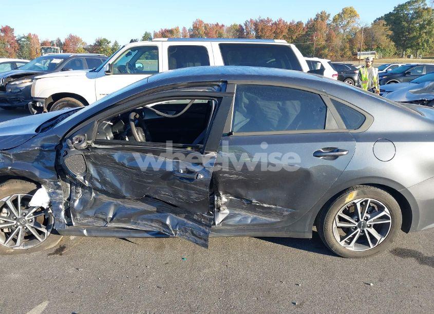 Photo 14 of 2022 Kia Forte LXS (VIN 3KPF24AD7NE471929)