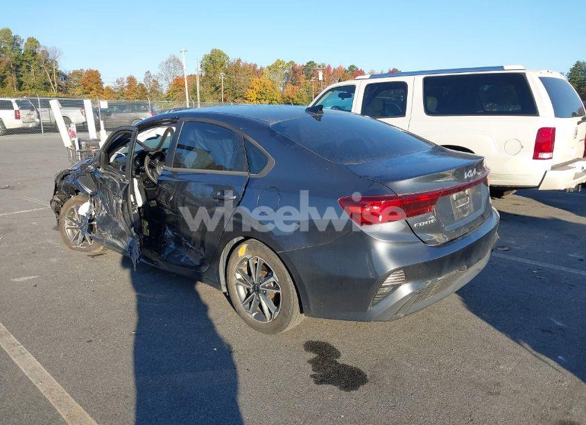 Photo 3 of 2022 Kia Forte LXS (VIN 3KPF24AD7NE471929)