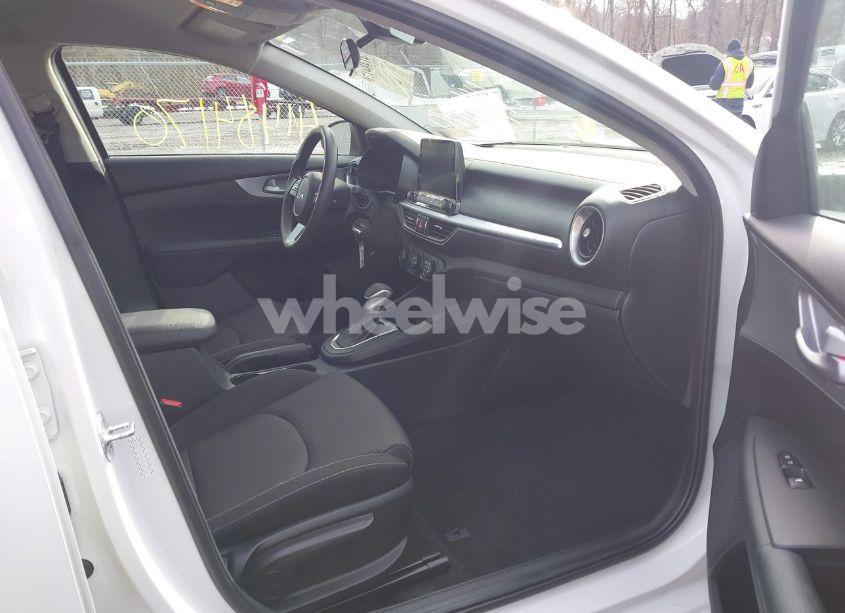 Photo 5 of 2022 Kia Forte LXS (VIN 3KPF24AD7NE487788)