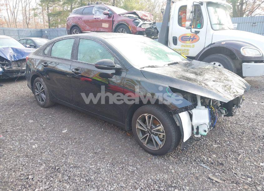 2023 Kia Forte LXS (VIN 3KPF24AD7PE658588) main photo