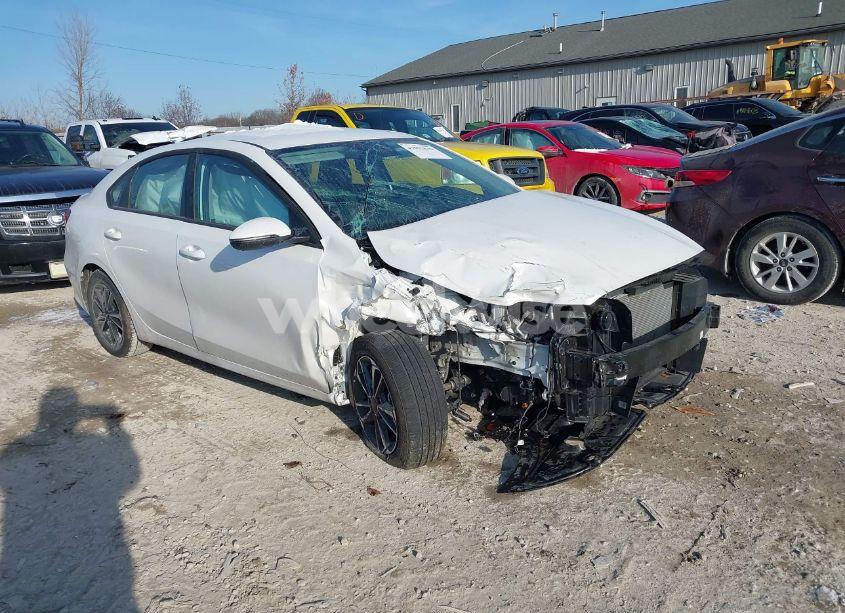 2024 Kia Forte LXS (VIN 3KPF24AD7RE767443) main photo