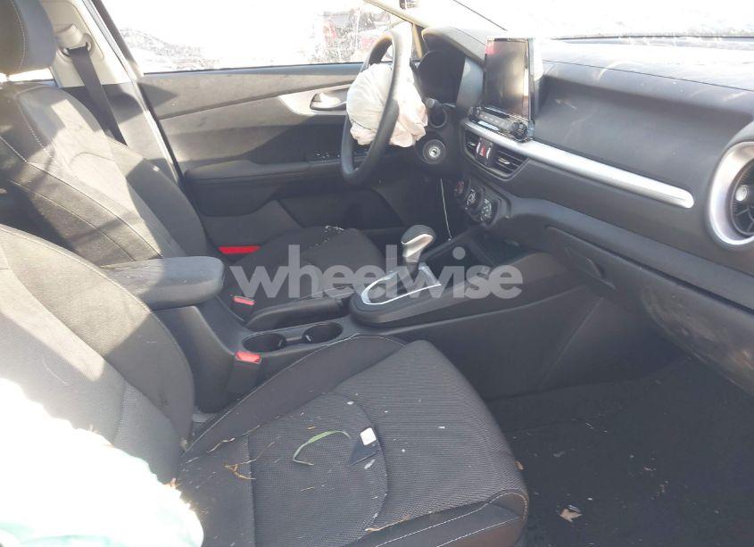 Photo 5 of 2024 Kia Forte LXS (VIN 3KPF24AD7RE767443)