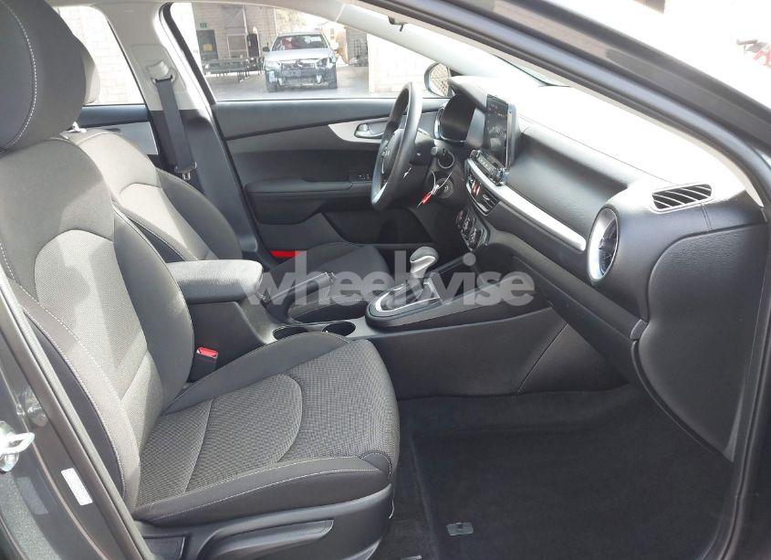 Photo 5 of 2024 Kia Forte LXS (VIN 3KPF24AD7RE771296)