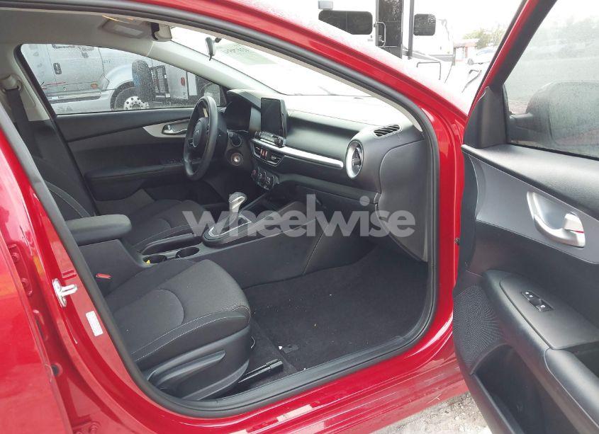 Photo 5 of 2024 Kia Forte LXS (VIN 3KPF24AD7RE784145)