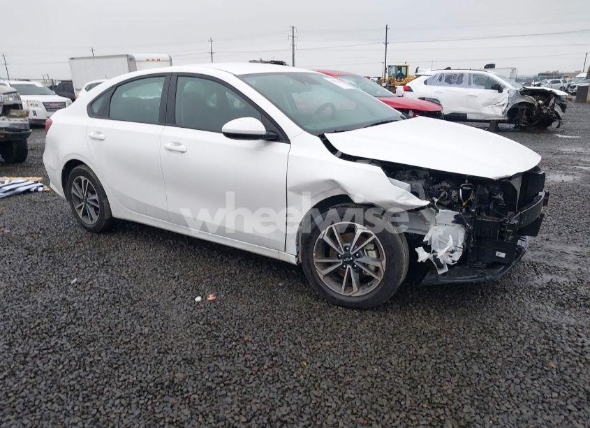 2024 Kia Forte LXS (VIN 3KPF24AD7RE819086) main photo