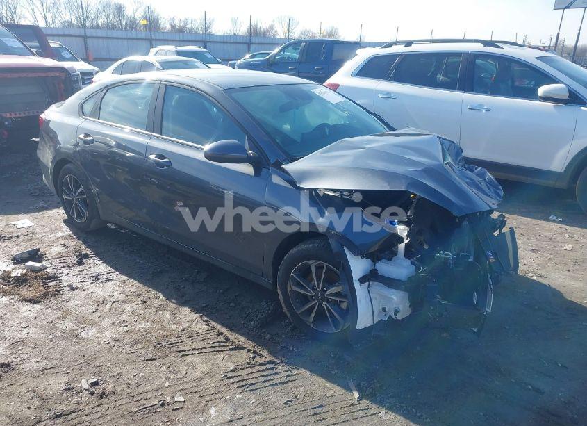 2024 Kia Forte LXS (VIN 3KPF24AD7RE829262) main photo