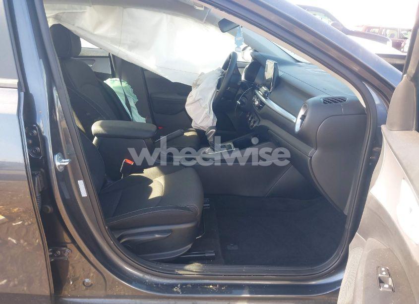 Photo 5 of 2024 Kia Forte LXS (VIN 3KPF24AD7RE829262)