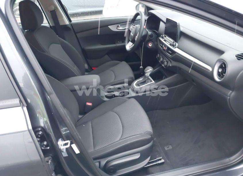 Photo 5 of 2024 Kia Forte LXS (VIN 3KPF24AD7RE840990)