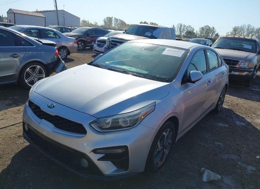 Photo 2 of 2019 Kia Forte LXS (VIN 3KPF24AD8KE008791)