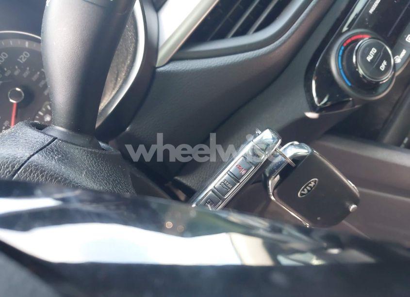 Photo 11 of 2019 Kia Forte LXS (VIN 3KPF24AD8KE016308)