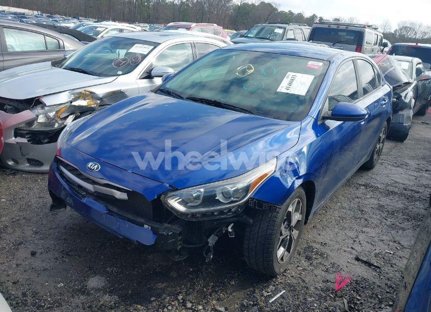 Photo 2 of 2019 Kia Forte LXS (VIN 3KPF24AD8KE016308)