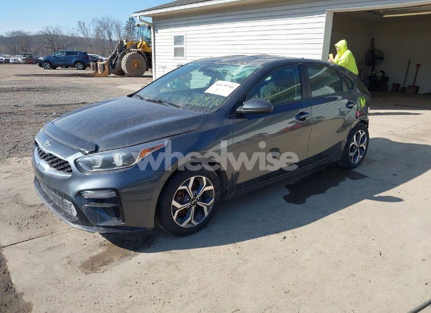 Photo 2 of 2019 Kia Forte LXS (VIN 3KPF24AD8KE019810)