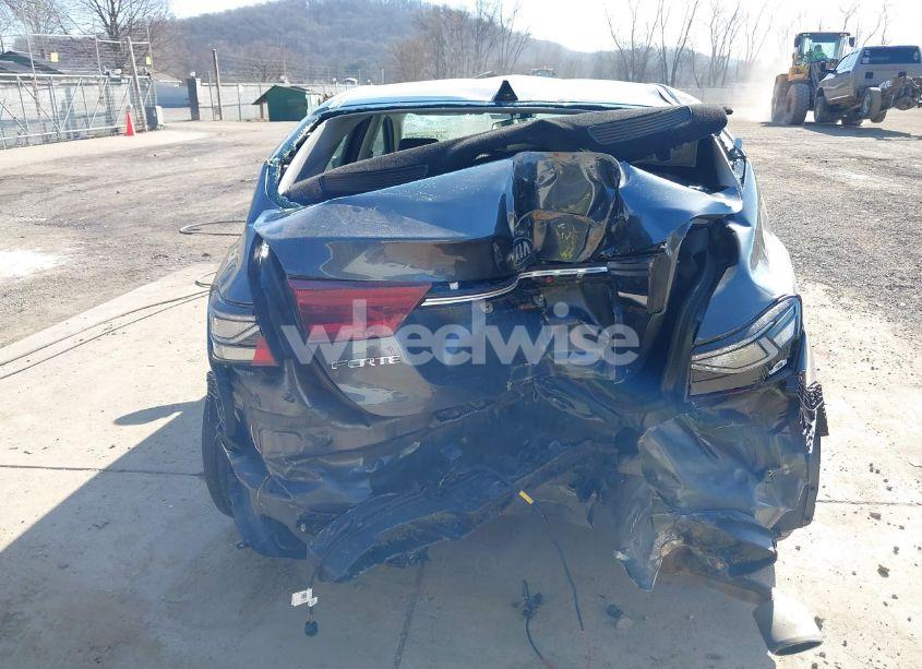 Photo 6 of 2019 Kia Forte LXS (VIN 3KPF24AD8KE019810)