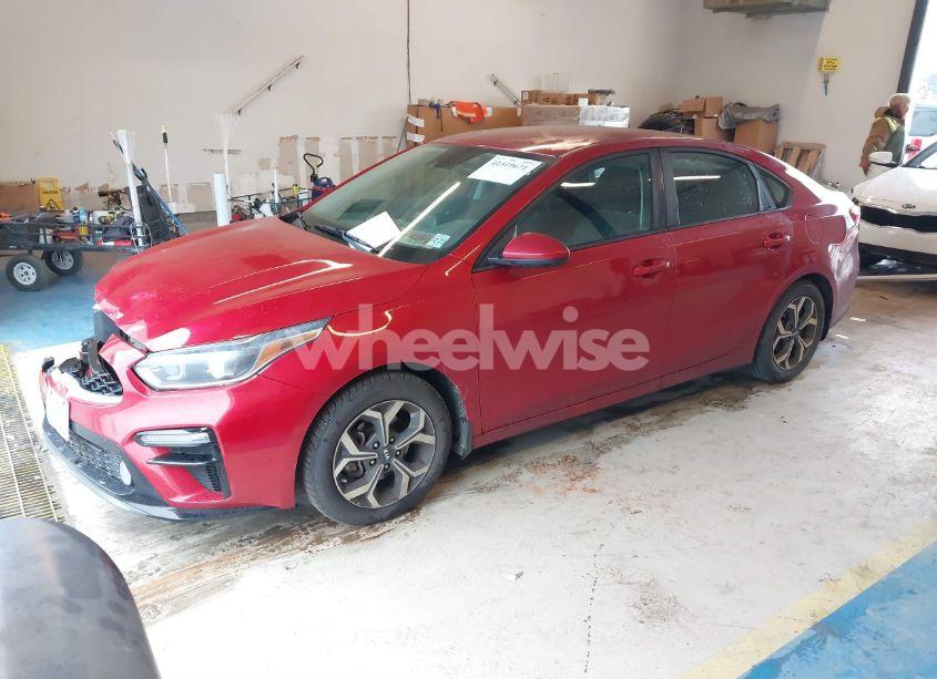 Photo 2 of 2019 Kia Forte LXS (VIN 3KPF24AD8KE032881)