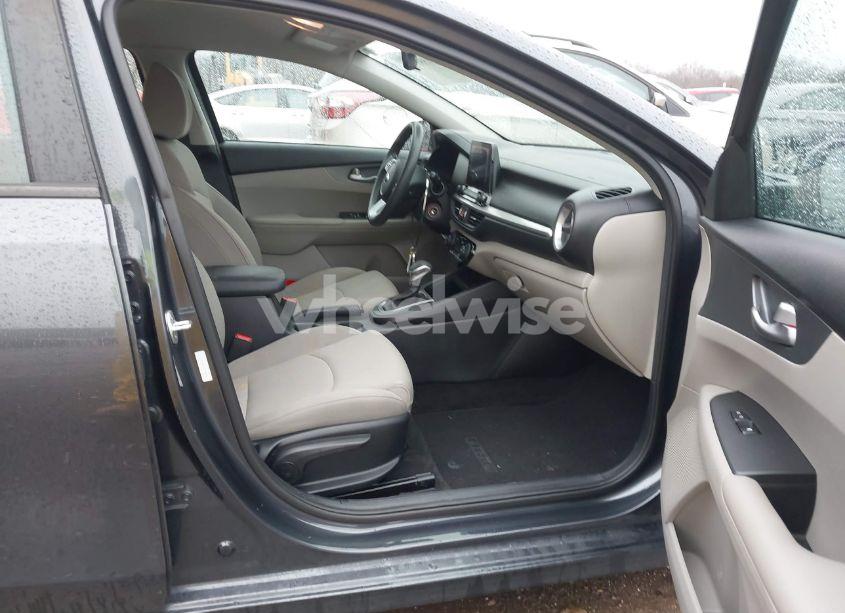 Photo 5 of 2019 Kia Forte LXS (VIN 3KPF24AD8KE066240)