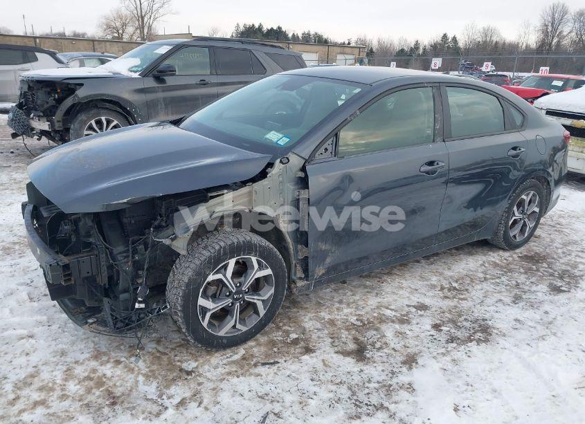 Photo 2 of 2019 Kia Forte LXS (VIN 3KPF24AD8KE105599)