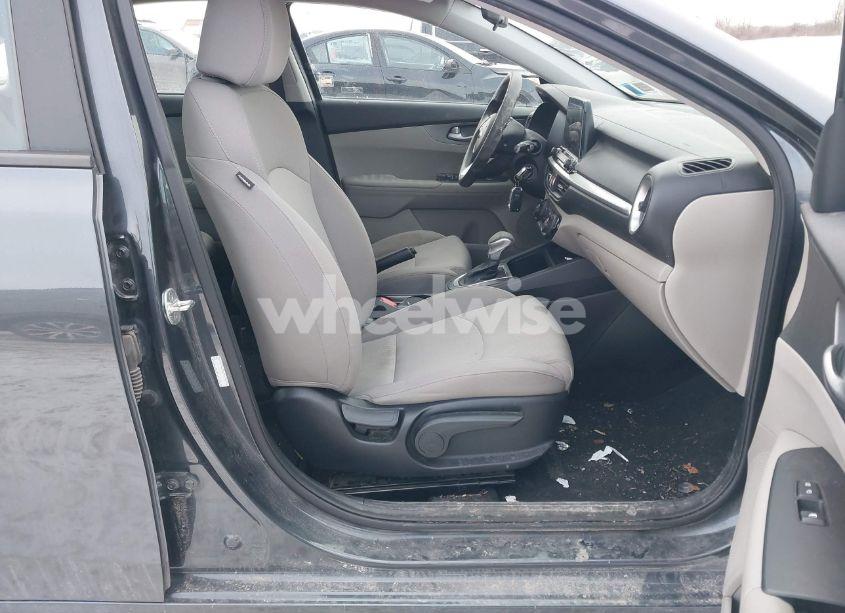 Photo 5 of 2019 Kia Forte LXS (VIN 3KPF24AD8KE105599)