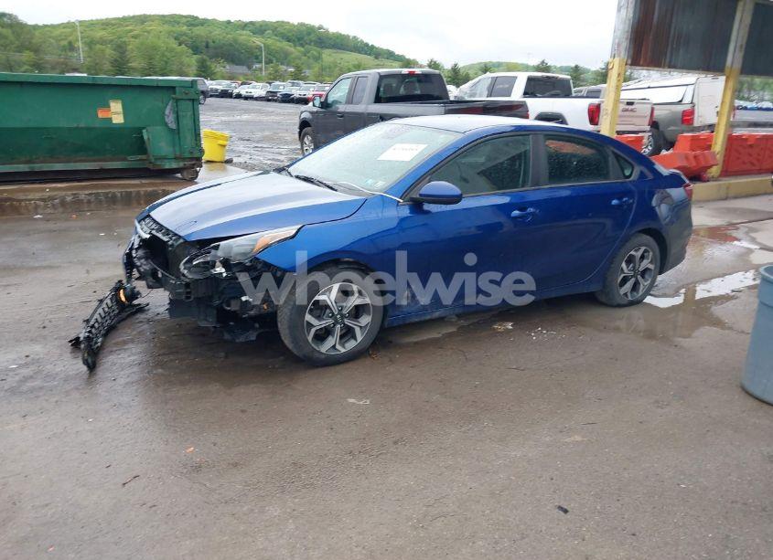 Photo 2 of 2019 Kia Forte LXS (VIN 3KPF24AD8KE105862)