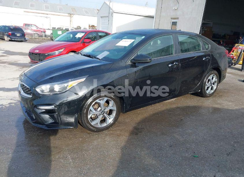 Photo 2 of 2019 Kia Forte LXS (VIN 3KPF24AD8KE123634)