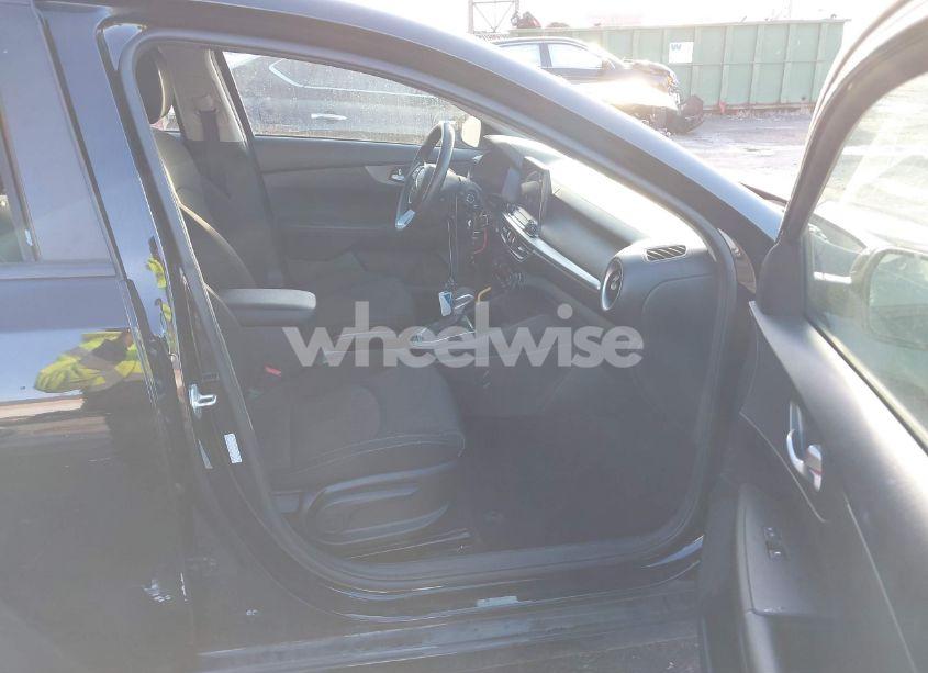 Photo 5 of 2019 Kia Forte LXS (VIN 3KPF24AD8KE123634)