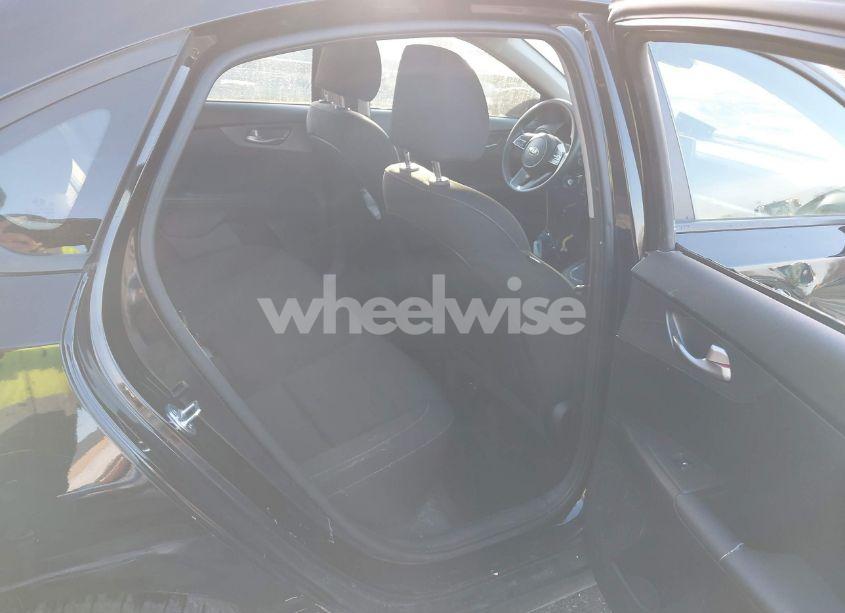 Photo 8 of 2019 Kia Forte LXS (VIN 3KPF24AD8KE123634)