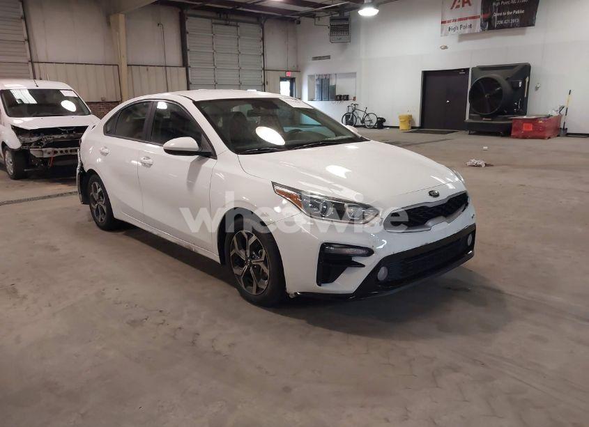 2019 Kia Forte LXS (VIN 3KPF24AD8KE136495) main photo