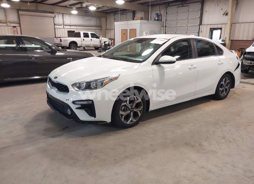 Photo 2 of 2019 Kia Forte LXS (VIN 3KPF24AD8KE136495)