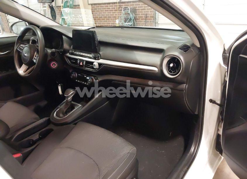 Photo 5 of 2019 Kia Forte LXS (VIN 3KPF24AD8KE136495)