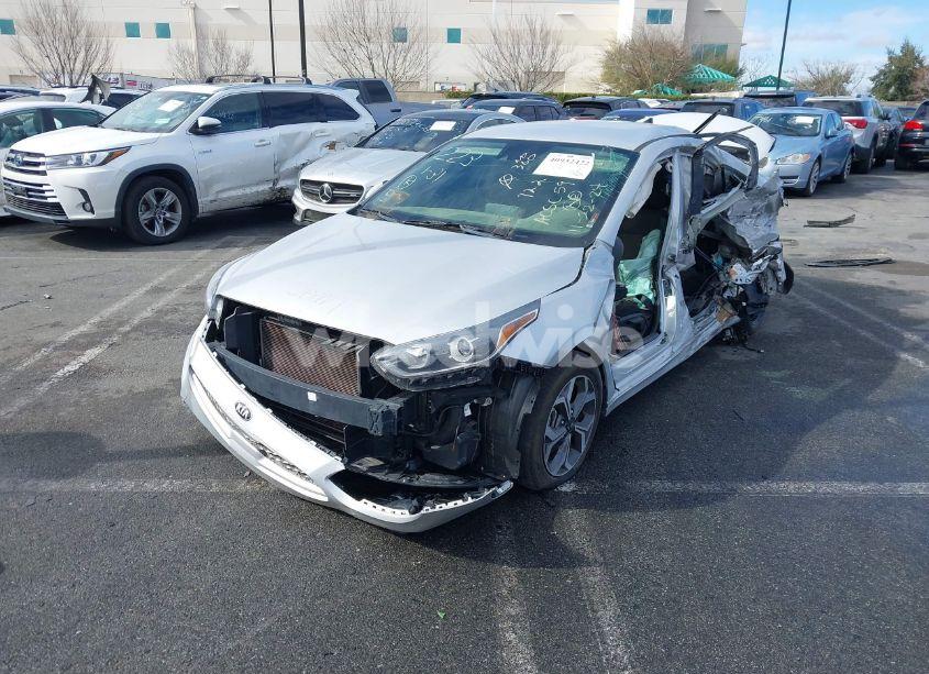 Photo 2 of 2019 Kia Forte LXS (VIN 3KPF24AD8KE137209)