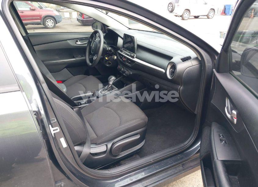 Photo 5 of 2020 Kia Forte LXS (VIN 3KPF24AD8LE143383)