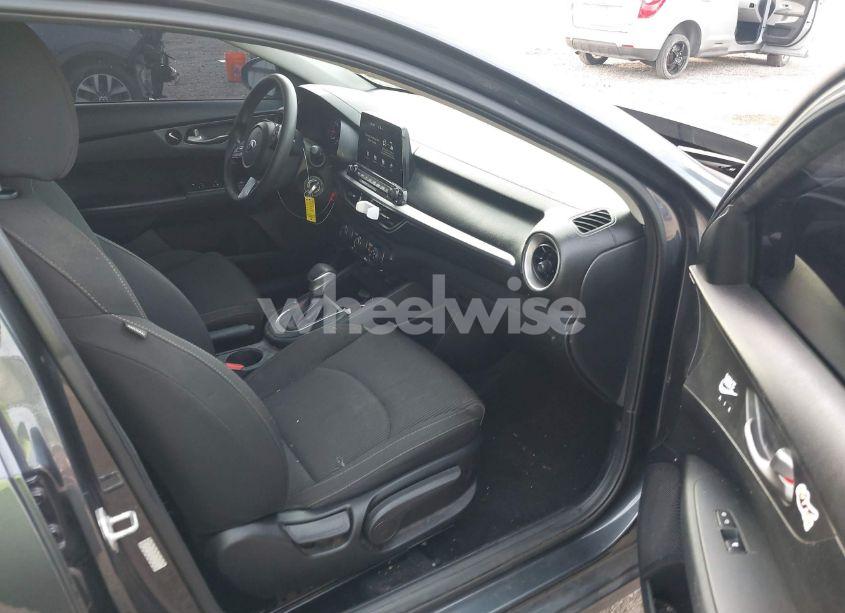 Photo 5 of 2020 Kia Forte LXS (VIN 3KPF24AD8LE187822)