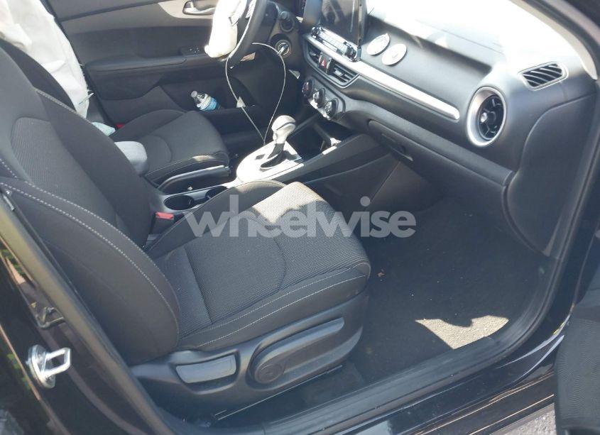 Photo 5 of 2020 Kia Forte LXS (VIN 3KPF24AD8LE243998)