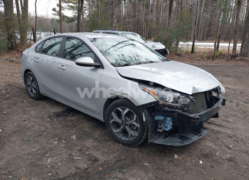 2021 Kia Forte LXS (VIN 3KPF24AD8ME263153) main photo