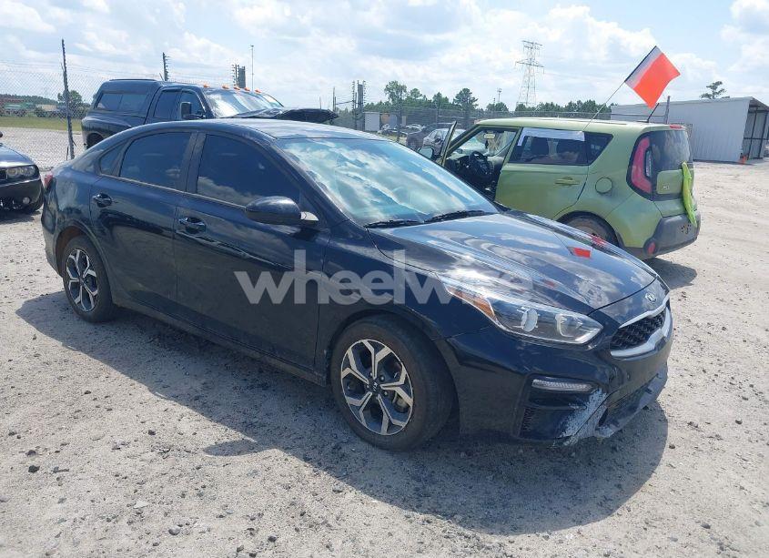 2021 Kia Forte LXS (VIN 3KPF24AD8ME294015) main photo