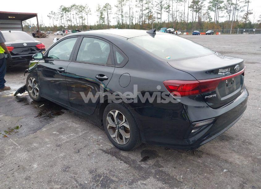 Photo 3 of 2021 Kia Forte LXS (VIN 3KPF24AD8ME381333)