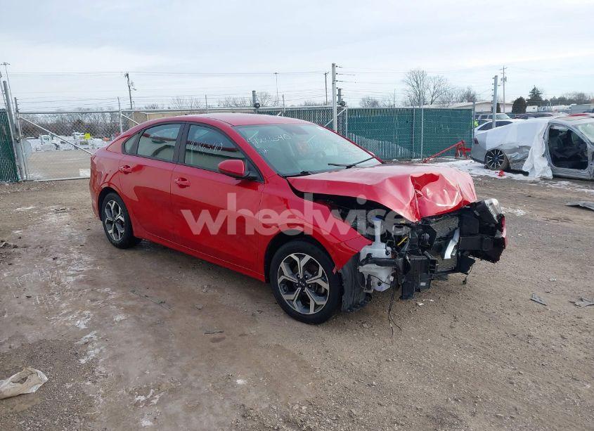 2021 Kia Forte LXS (VIN 3KPF24AD8ME404268) main photo