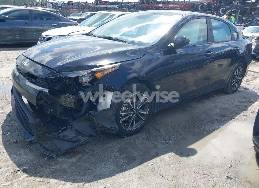Photo 2 of 2022 Kia Forte LXS (VIN 3KPF24AD8NE419189)